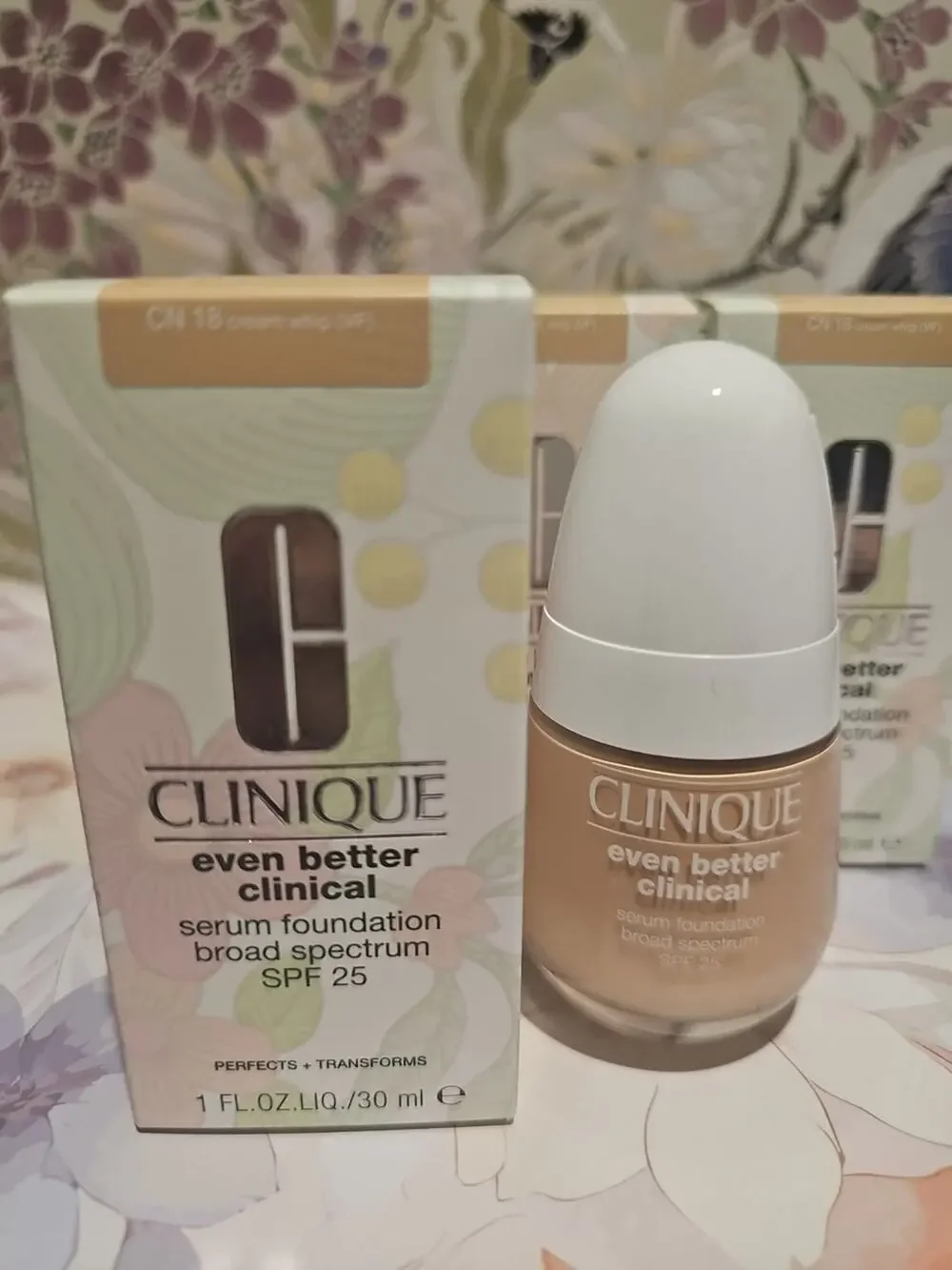 CN 18 CREAM WHIP (VF) Clinique Even Better Clinical Serum Foundation SPF25 NIB